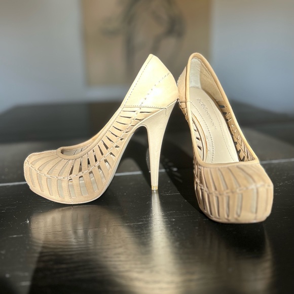BCBG Stilettos, leather, slight platform size 6 - Picture 2 of 7